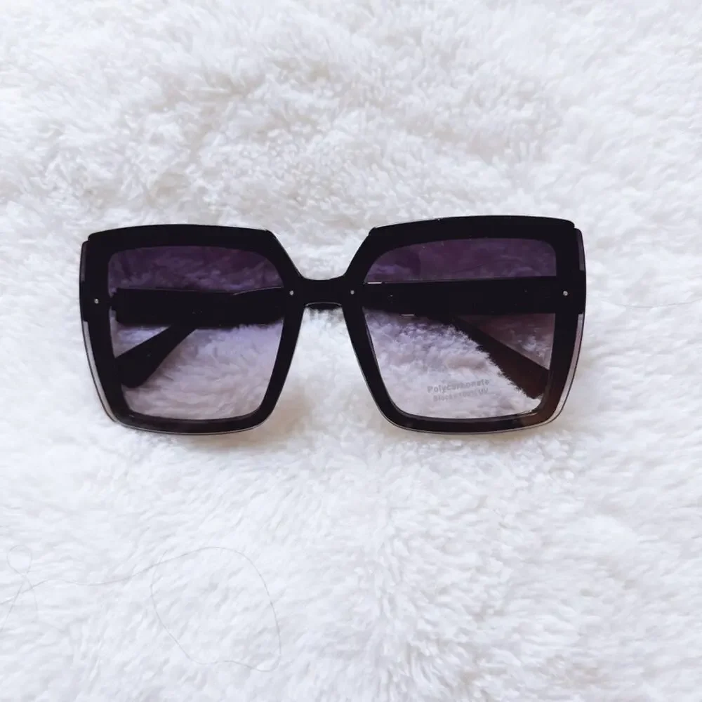 Gloria Black Square Oversized Sunglasses